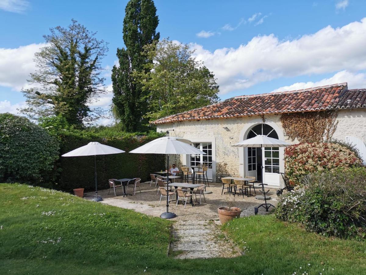 Chateau De La Vallade Saint-Porchaire Exterior photo